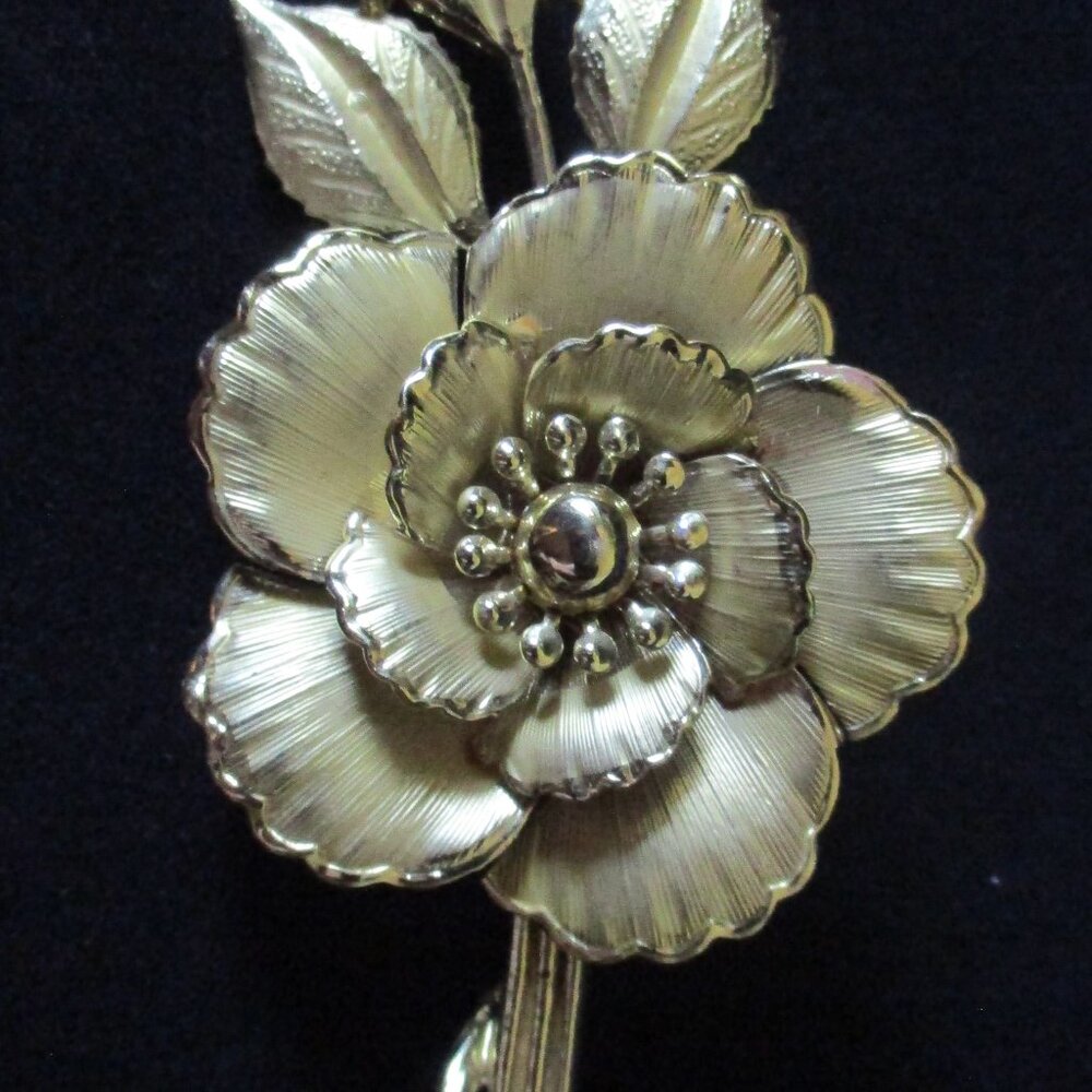 Vintage Unbranded Brushed Gold Tone Metal Flower On Stems w/Leaves 3.5" x 1.5"
